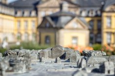 Stadtmodell Bad Arolsen und im Hintergrund das Residenzschloss