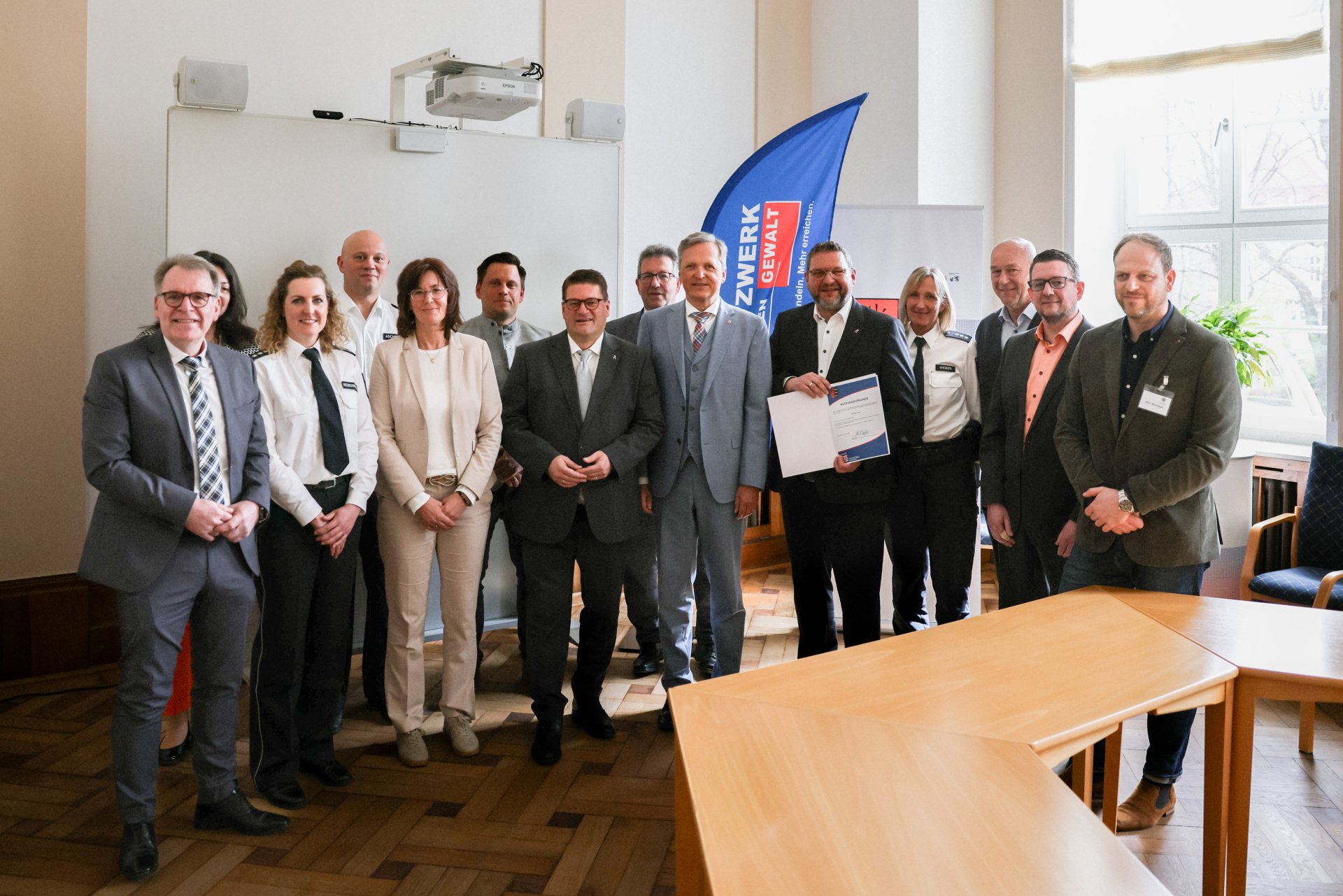 Gewalt-Sehen-Helfen Gewalt-Sehen-Helfen Verleihung der Urkunde