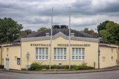 Stadthalle Mengeringhausen Frontansicht Stadthalle Mengeringhausen