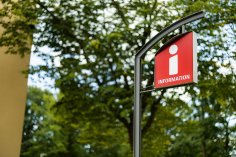 Schild mit der Aufschrift Information