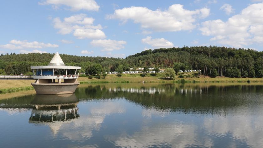 Blick vom Twistesee auf den Reisemobilhafen