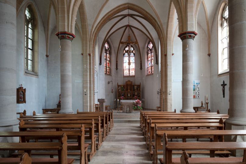 Blick zum Altar in der Katholischen Kirche in Bad Arolsen
