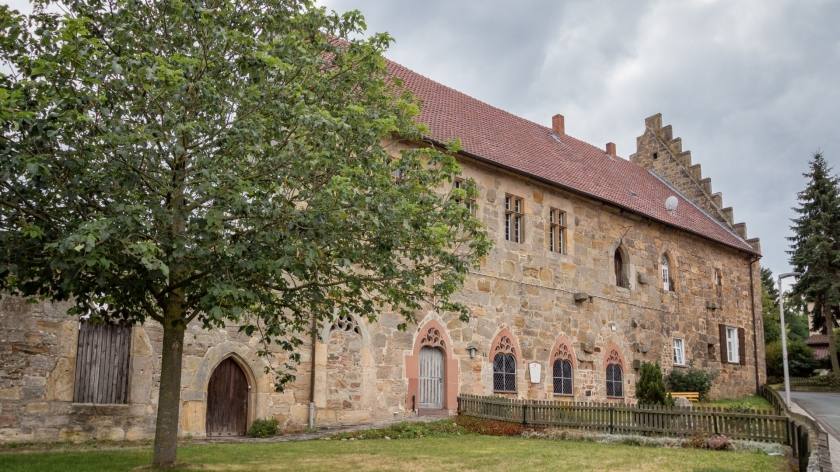 Außenansicht der Klosterkirche in Volkhardinghausen