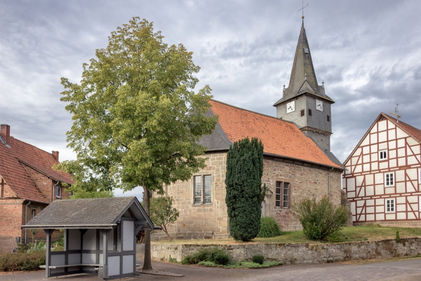 Außenansicht der evangelischen Kirche in Schmillinghausen