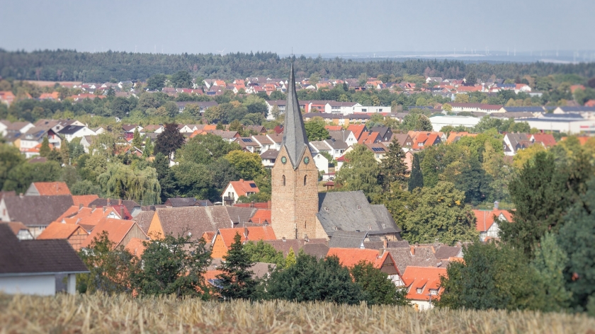 Ortsansicht mit Kirche Mengeringhausen